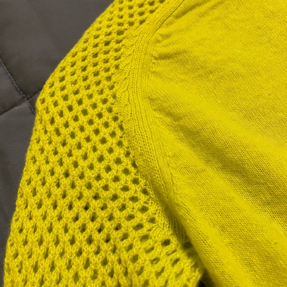 Theory Beautiful lightweight chartreuse green sweater - Picture 4 of 4